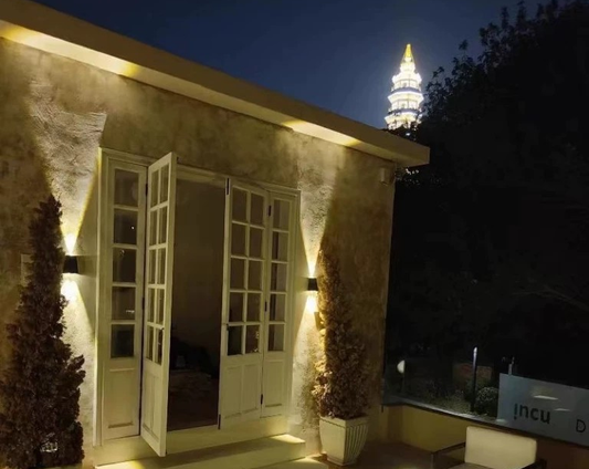 Varo Cube Up-Down Outdoor Wall Light