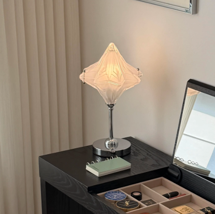 Rosette Glass Tulip Table Lamp