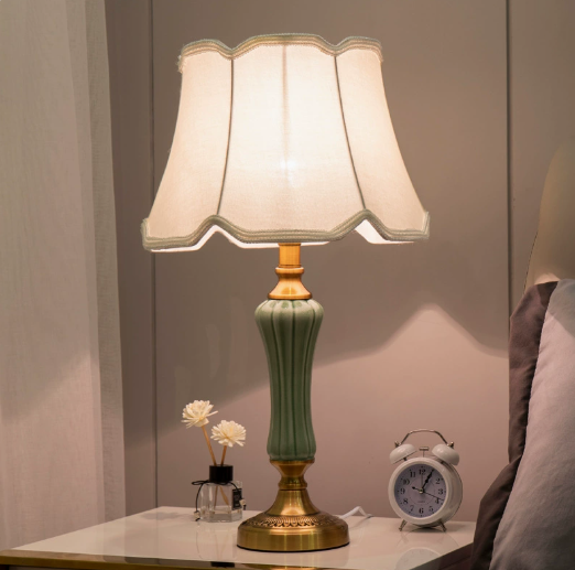 Verdan Scalloped Ceramic Table Lamp